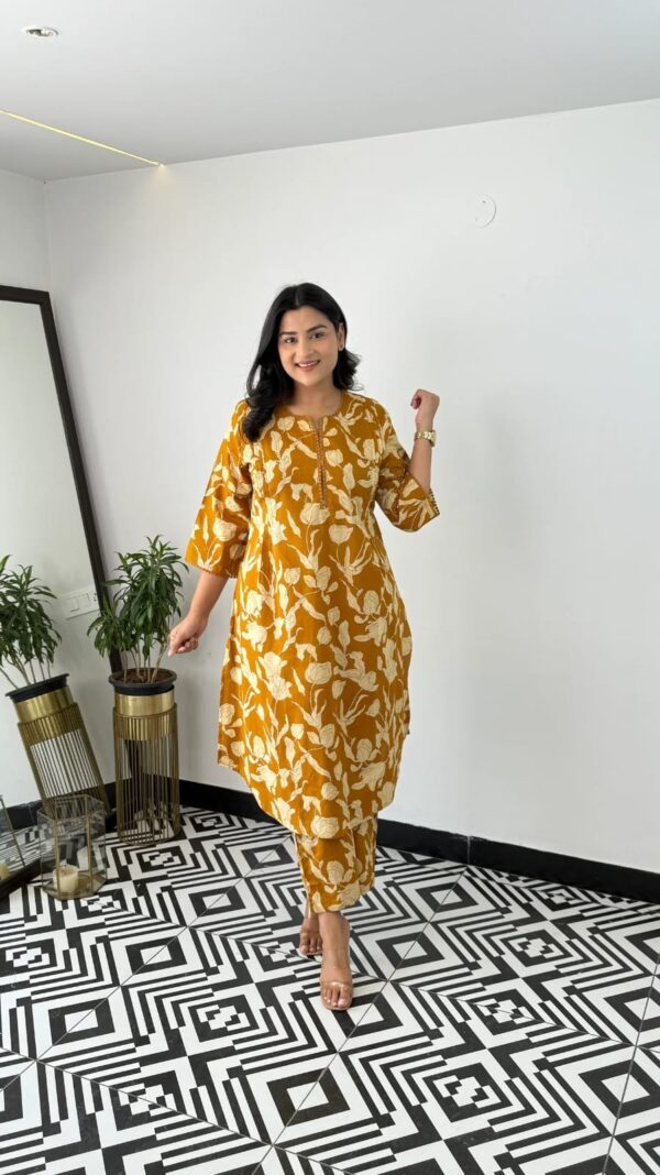 EXCLUSIVE DESGINER CO-ORD SET - Image 5